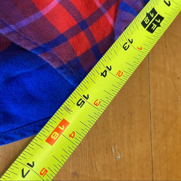 Old navy plaid “the boyfriend shirt” size small - Picture 14 of 15